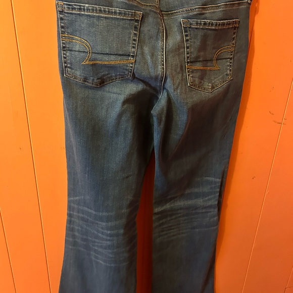 Like new American Eagle Favorite Boyfriend jeans size 16 long. Super stretch. - Picture 4 of 11